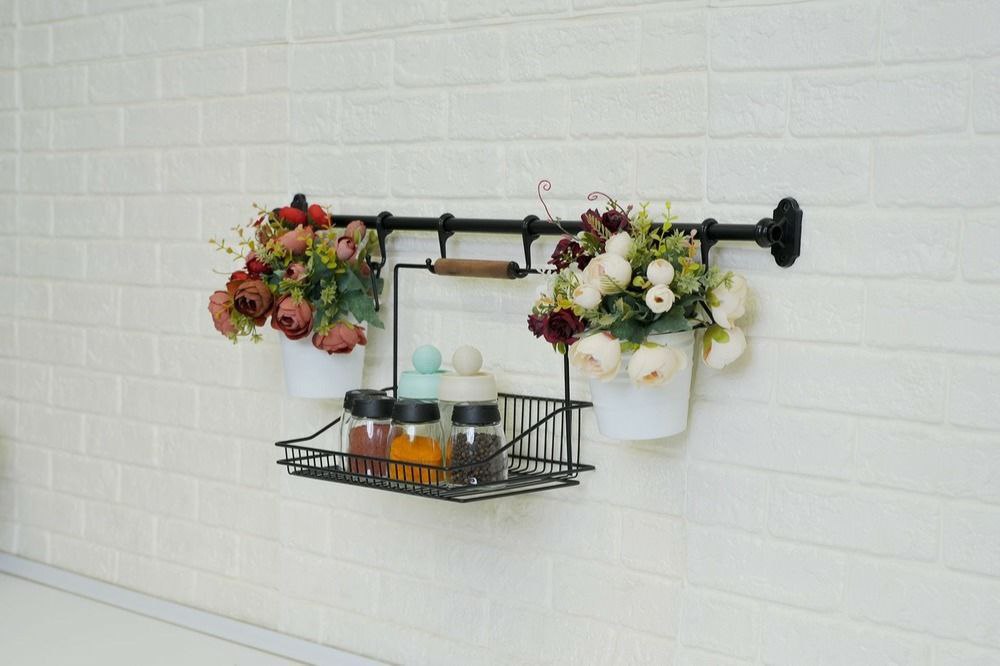 سبد و میله ایکیا همراه با دو گلدان