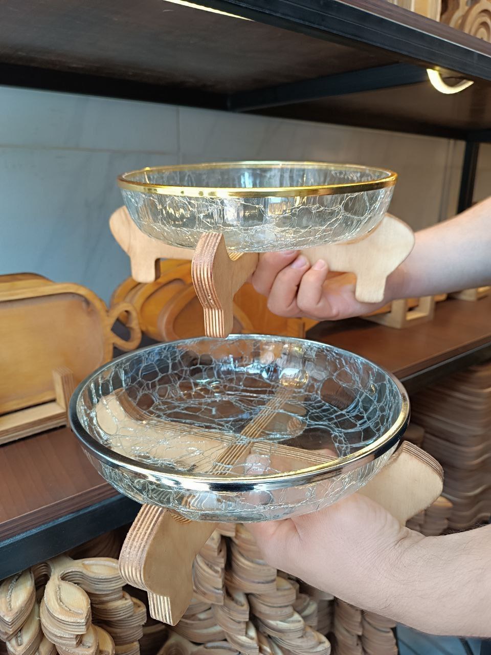 شیرینی خوری لب طلا پایه چوبی